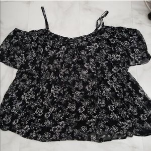 🖤Torrid cold shoulder blouse🖤